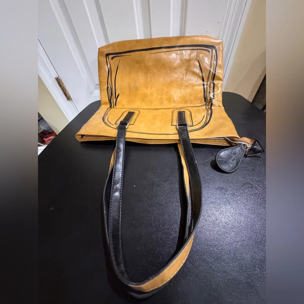 Nicole Lee Tan and Black Tote Bag